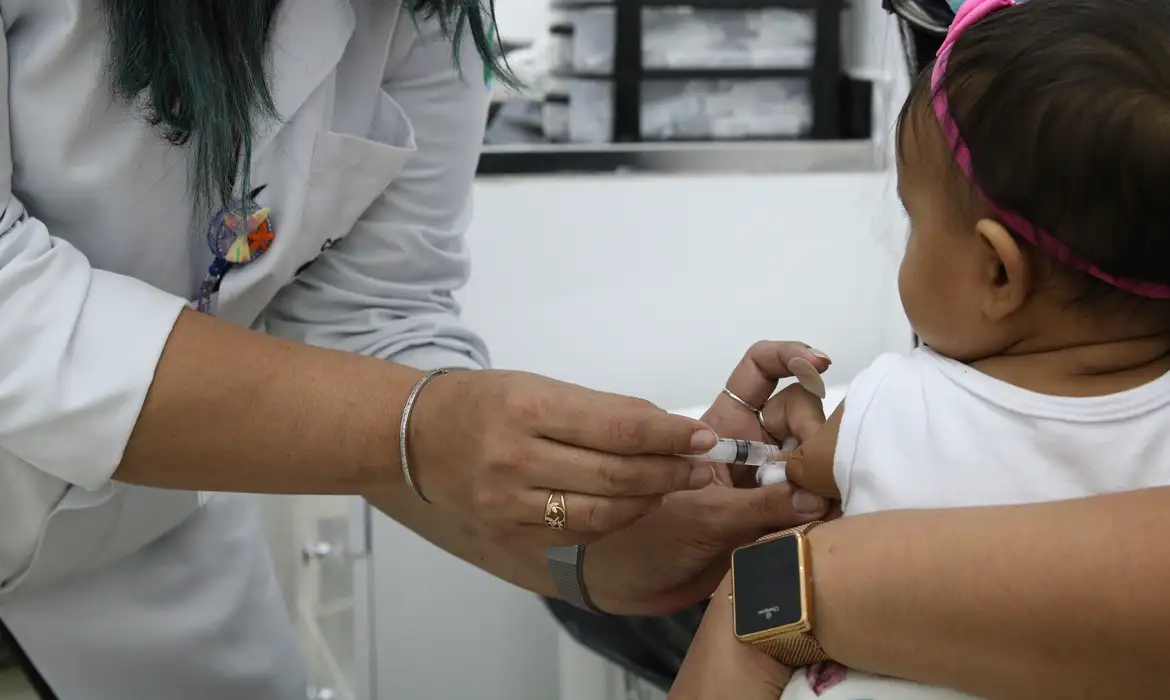 Vacinação Obrigatória em Crianças - Análise de Incertezas e Implicações Segundo a SMCC