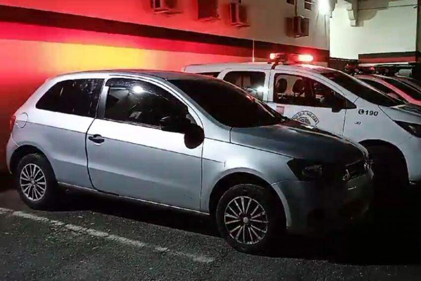 Homem é detido após ato criminoso, liberado e retorna à detenção com automóvel furtado em Campinas