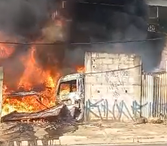 Incêndio Destroi Van No Parque Prado - Sem Vítimas