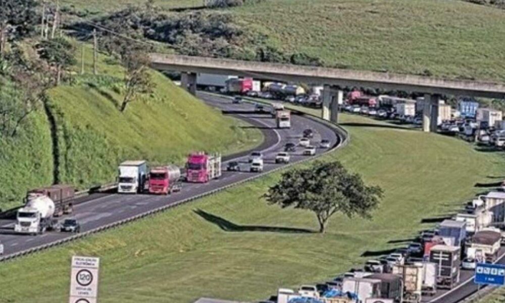 Acidente Grave Causa Enorme Congestionamento na Rodovia dos Bandeirantes