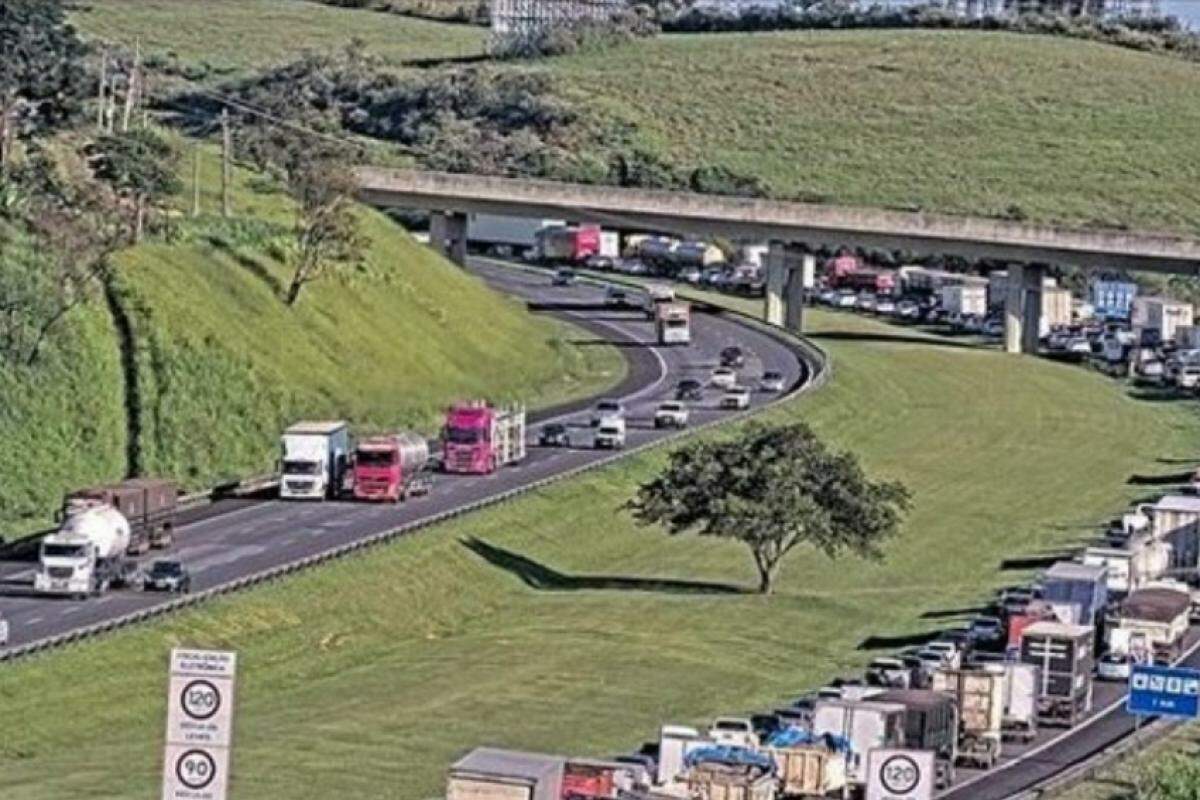 Acidente Grave Causa Enorme Congestionamento na Rodovia dos Bandeirantes