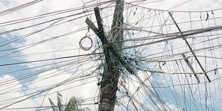 Campinas Enfrenta Aumento Expressivo nas Notificações de Cabos Soltos de Telecomunicações