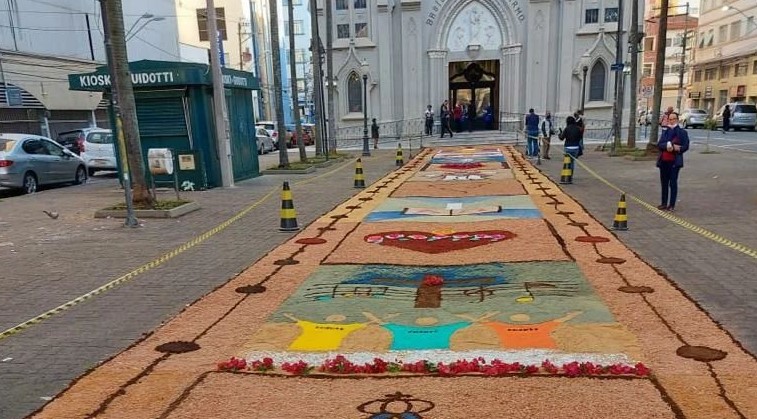 Cores, Devoção e Tradição - Celebrações de Corpus Christi Encantam Campinas