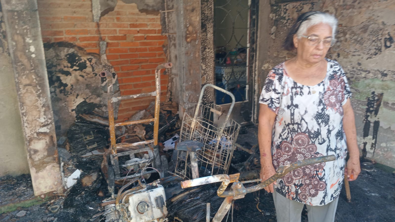 Incêndio Destrói Bens em Residência Alugada no Centro de Americana