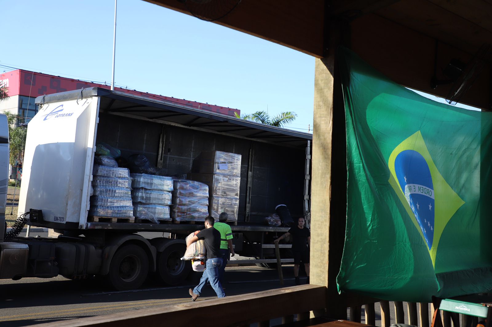 Laços de Solidariedade - Quando a Compaixão Vence as Distâncias