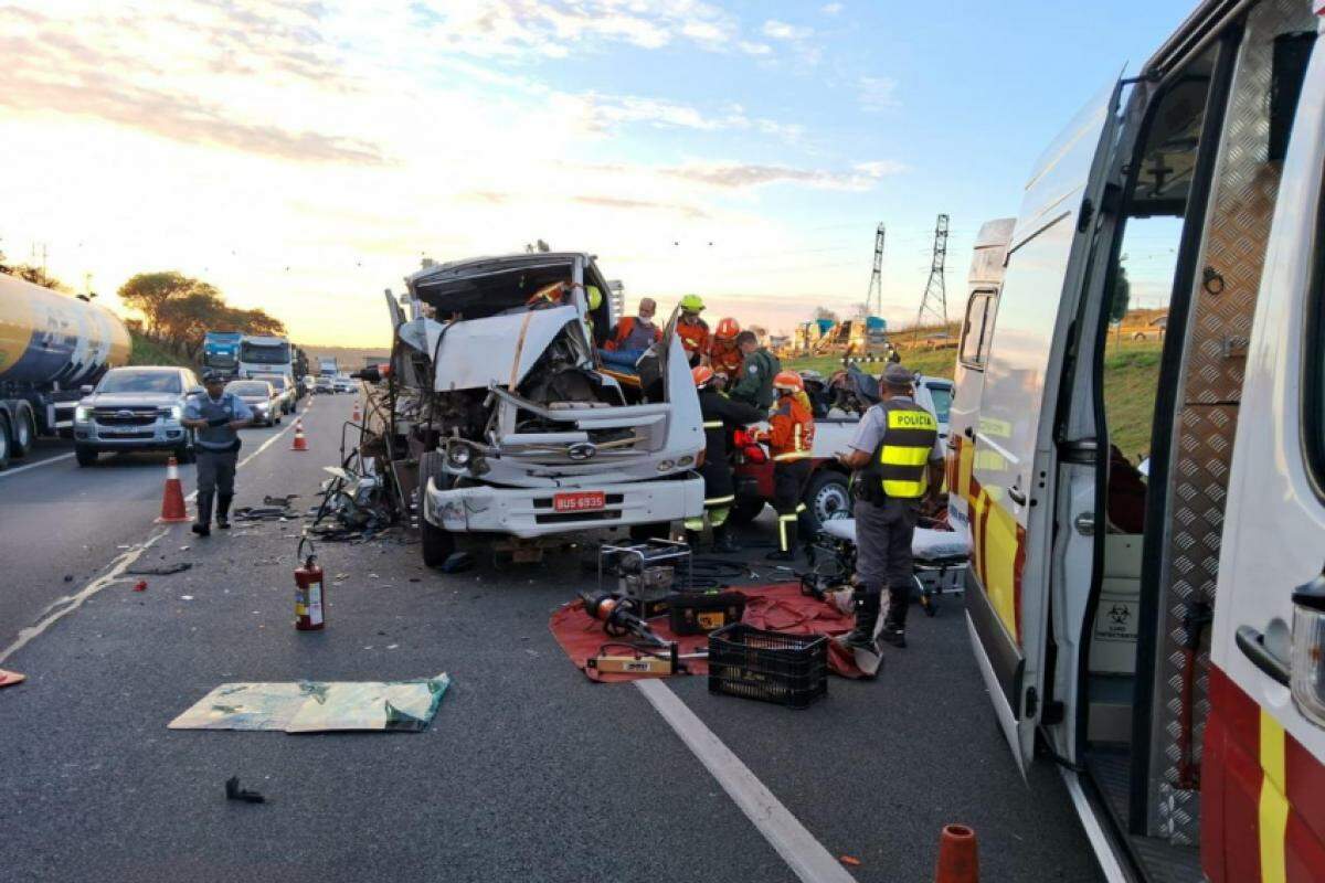 Colisão Grave na Rodovia dos Bandeirantes - Consequências Trágicas de um Acidente entre Caminhões