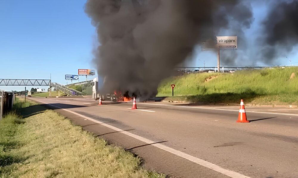 V DEO Caminh o Pega Fogo e Bloqueia Rodovia Santos Dumont O Que Aconteceu