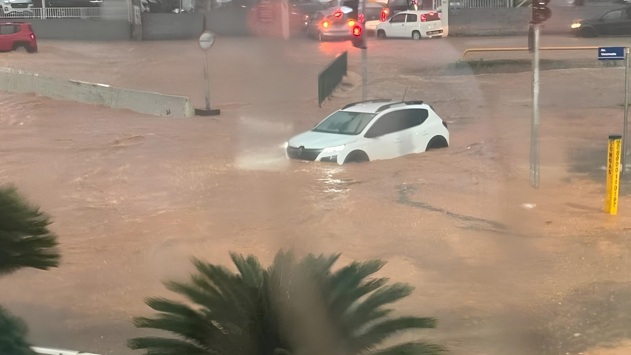 ÚLTIMAS NOTÍCIAS CAMPINAS E REGIÃO: Forte Chuva Causa Transtornos e Destaca a Importância da Prevenção 1 LTIMAS NOT CIAS CAMPINAS E REGI O Forte Chuva Causa Transtornos e Destaca a Import ncia da Preven o scaled