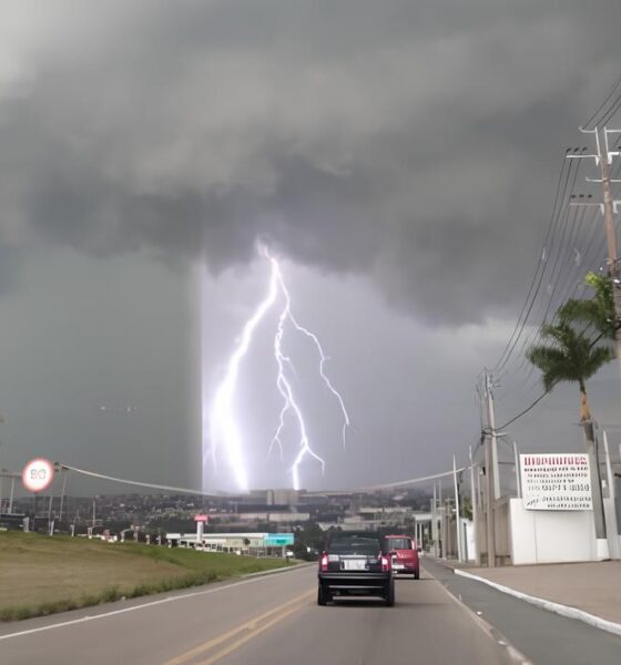 O Momento Impressionante: Raio Cai Próximo ao Sesi-Santos Dumont em Campinas 2 O Momento Impressionante Raio Cai Pr ximo ao Sesi Santos Dumont em Campinas