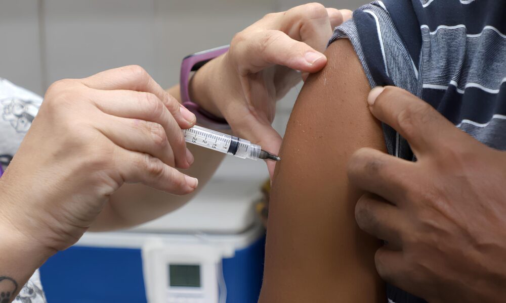 Contra o Negacionismo A Verdade Sobre a Vacina da Gripe e Por Que Ela Salva Vidas