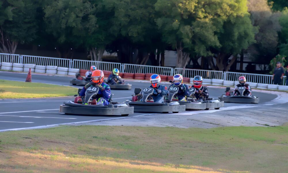 Os Pilotos de Kart Rental Est o Prontos Para o Desafio O Que Torna o Campeonato San Marino de Endurance nico