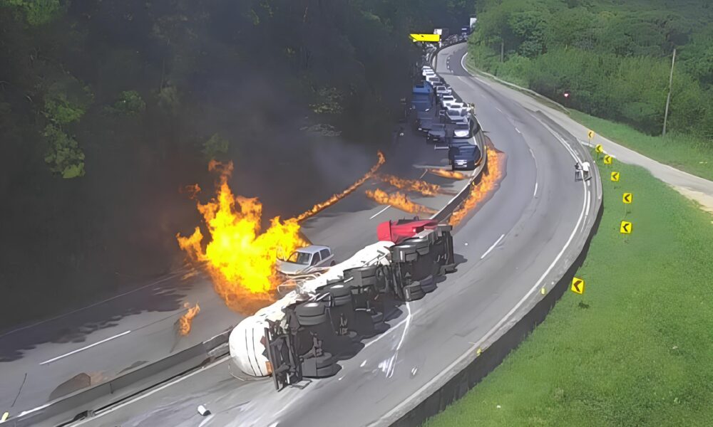 Quando o Fogo Engoliu a Estrada A Explos o na BR 101 que Paralisou Santa Catarina