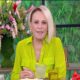 Uma Jaqueta de Jeans Um Casamento e Uma Amizade Como Lethicia Bronstein Transformou a Hist ria de Ana Maria Braga em Arte