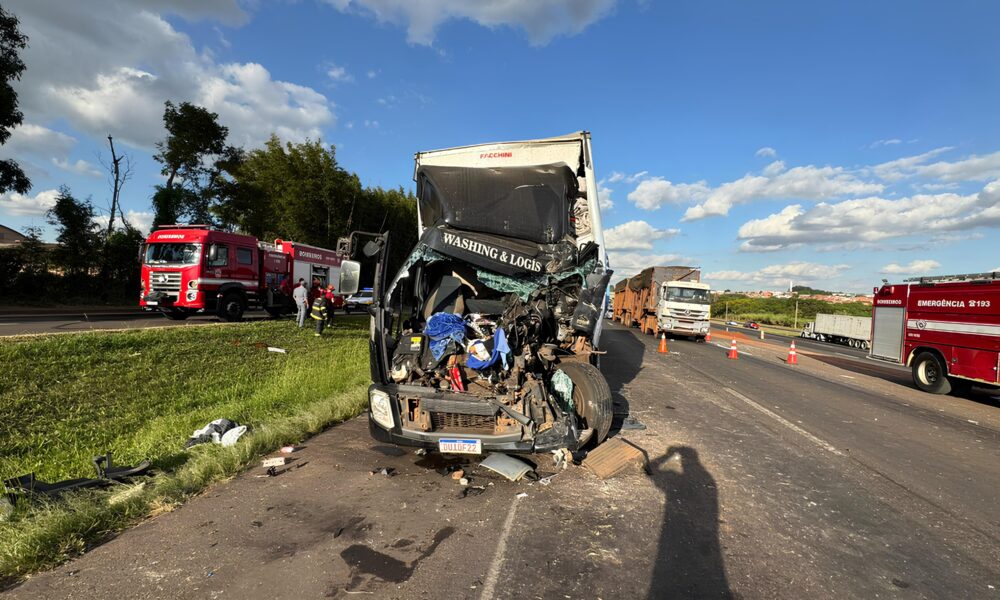 Acidente na Washington Lu s Colis o entre Caminh es Revela o Fr gil Equil brio Entre Velocidade e Vida