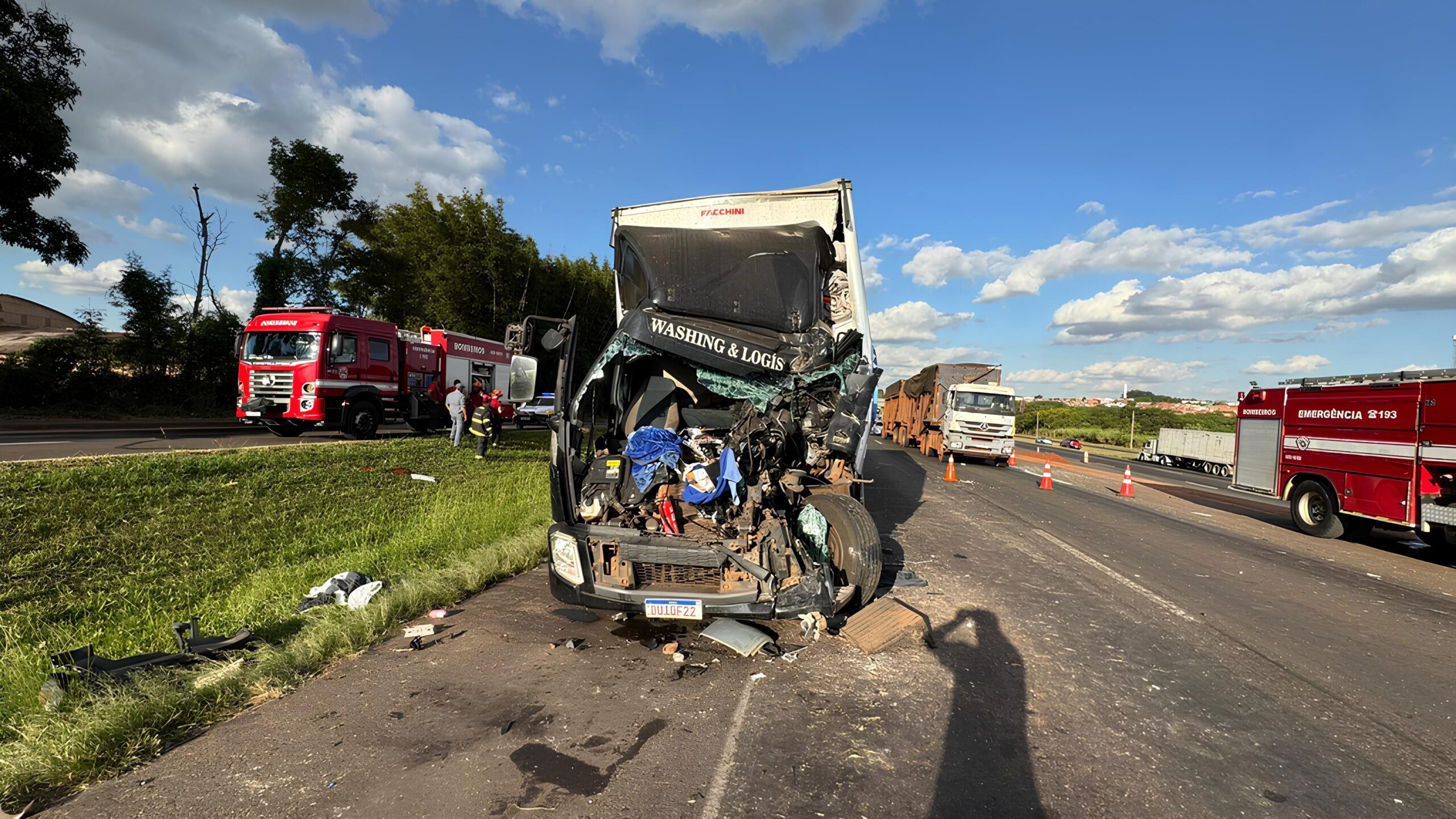 Acidente na Washington Luís: Colisão entre Caminhões Revela o Frágil Equilíbrio Entre Velocidade e Vida 1 Acidente na Washington Lu s Colis o entre Caminh es Revela o Fr gil Equil brio Entre Velocidade e Vida scaled