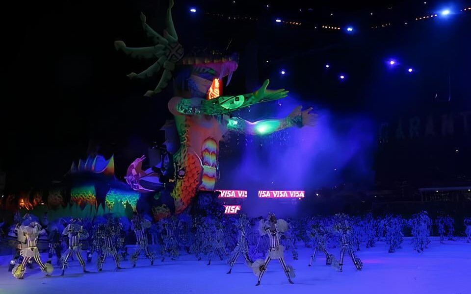 O C u do Brasil Azul e Vermelho Como a Azul Est Transformando o Festival de Parintins em um Espect culo A reo