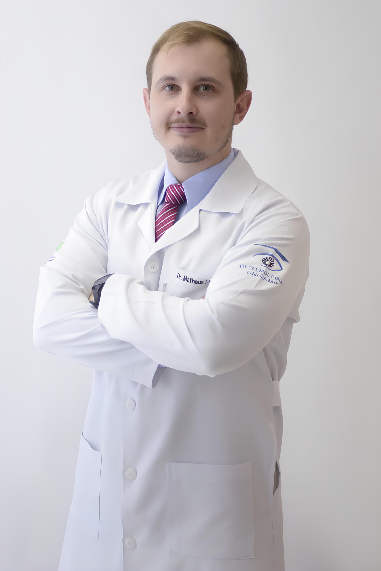 O Dia em Que a Visão Ganhou um Herói: Dr. Matheus Vieira, o Oftalmologista que Transforma Vidas 1 O Dia em Que a Vis o Ganhou um Her i Dr Matheus Vieira o Oftalmologista que Transforma Vidas