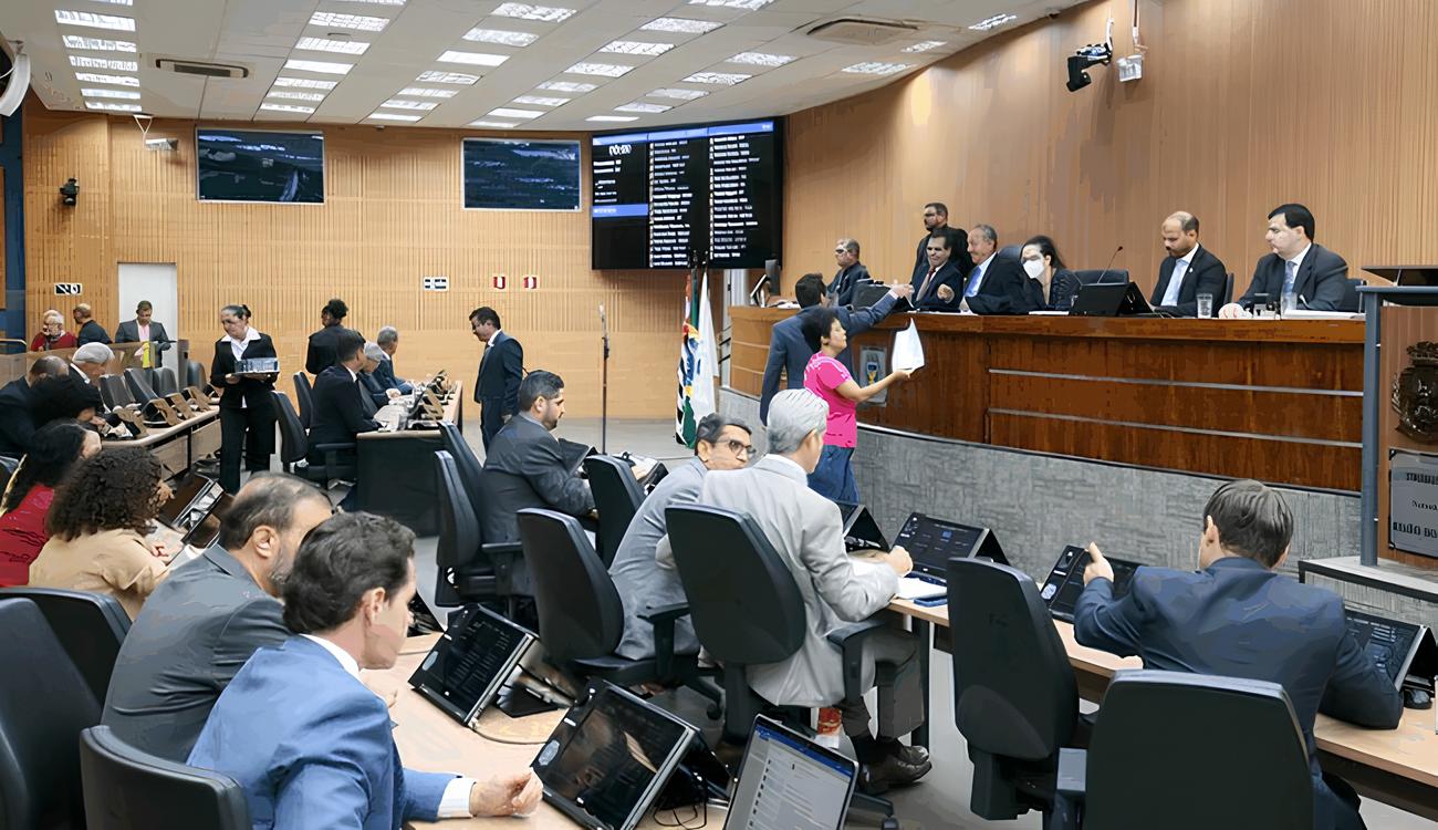 O Dia em que Campinas Abriu a Caixa de Pandora dos Salários Públicos: Uma Análise Profunda do Subsídio de R$ 37 Mil para Presidentes de Autarquias 1