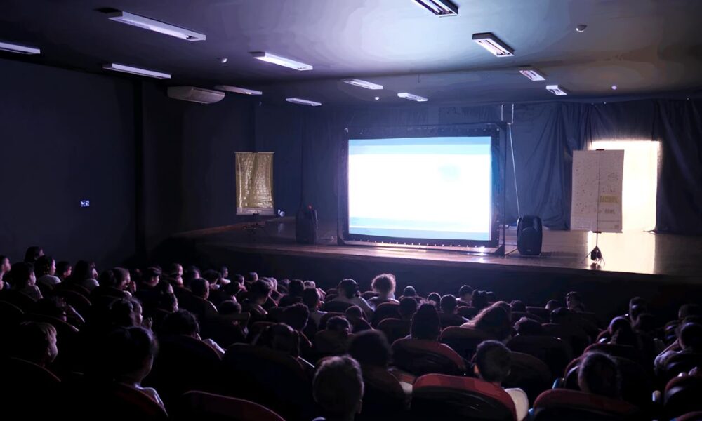 O Grande Encontro Cinematogr fico Por Que a 15 Mostra Curta Imperd vel para Cineastas e Amantes do Cinema Brasileiro
