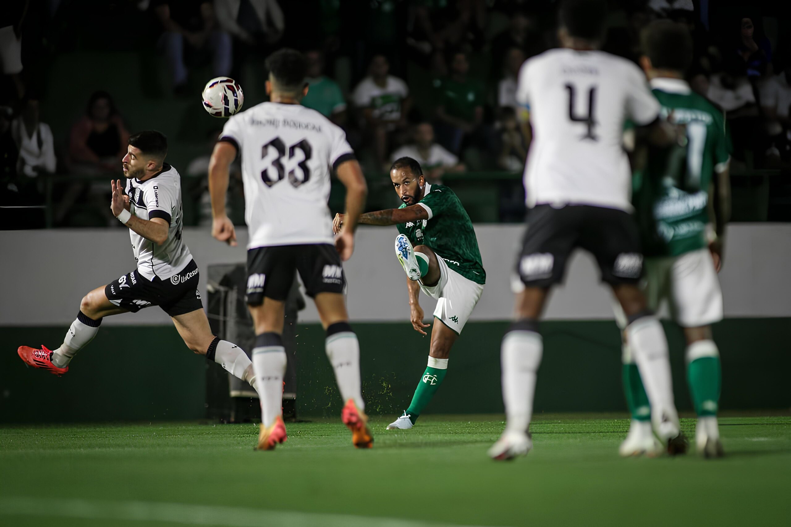 Quando o Goleiro Vira Her i A Noite em que Igo Gabriel Desafiou o Imposs vel e Salvou o Figueirense no Brinco de Ouro scaled