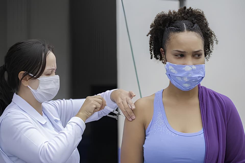 Santa Bárbara do Oeste: Uma Corrida Contra o Tempo para Vacinar Mais de 13 Mil Contra a Gripe – O Que Isso Revela Sobre a Saúde Pública no Brasil? 1 Santa B rbara do Oeste Uma Corrida Contra o Tempo para Vacinar Mais de 13 Mil Contra a Gripe O Que Isso Revela Sobre a Sa de P blica no Brasil