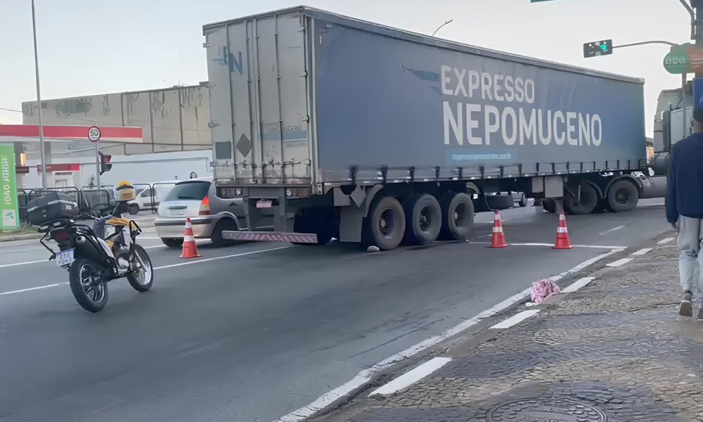 Caminh o Quebrado Transforma Avenida Jo o Jorge em Mar de Buzinas O Pesadelo Matinal de Campinas