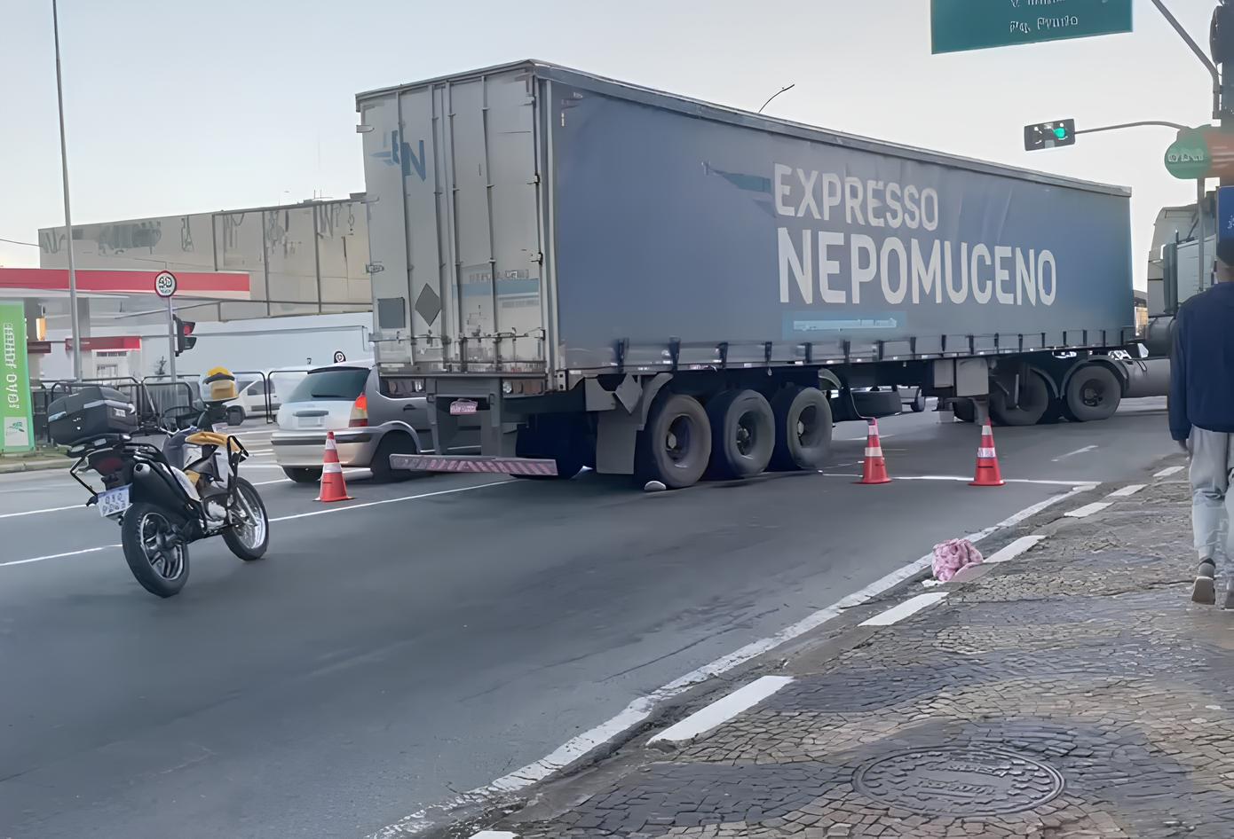 Caminhão Quebrado Transforma Avenida João Jorge em Mar de Buzinas: O Pesadelo Matinal de Campinas 1 Caminh o Quebrado Transforma Avenida Jo o Jorge em Mar de Buzinas O Pesadelo Matinal de Campinas