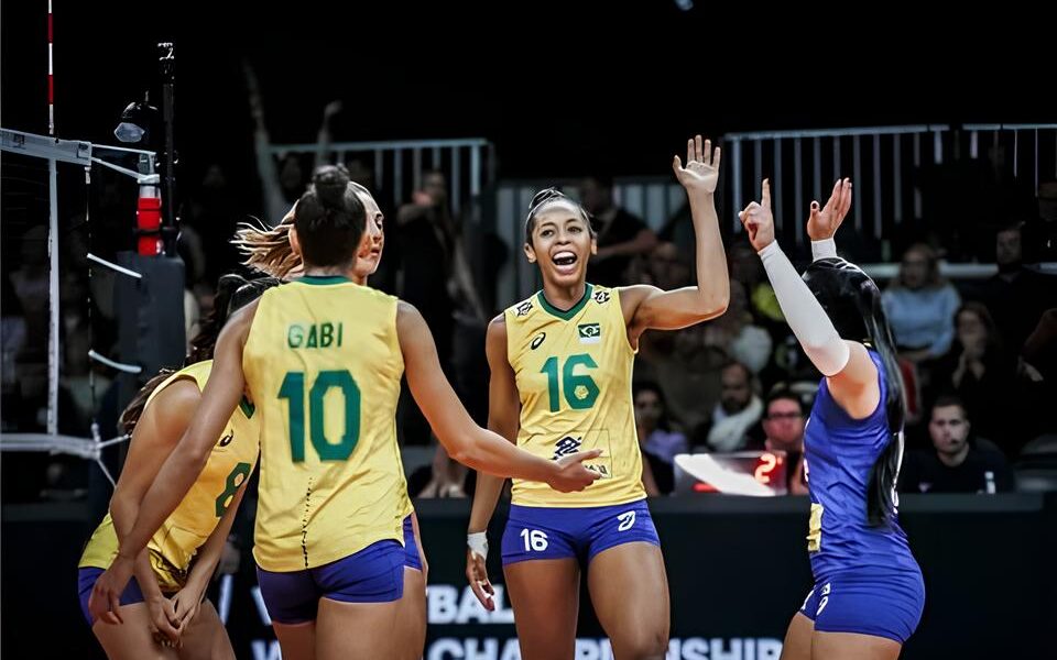 Colis o Fatal e Gl ria nas Quadras O Contraste Entre o Caos Urbano e a Conquista Esportiva