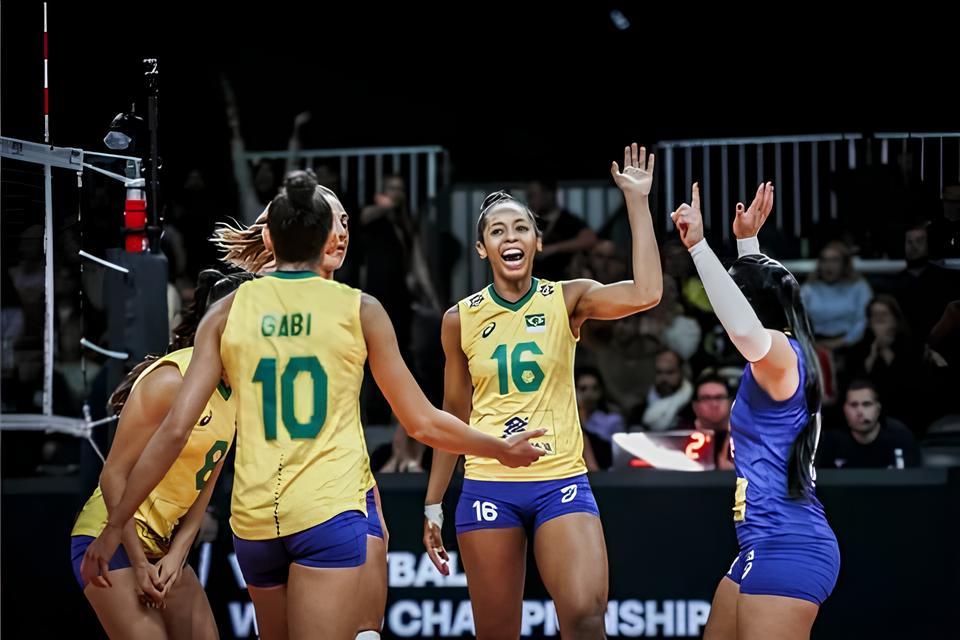 Colisão Fatal e Glória nas Quadras: O Contraste Entre o Caos Urbano e a Conquista Esportiva 1 Colis o Fatal e Gl ria nas Quadras O Contraste Entre o Caos Urbano e a Conquista Esportiva