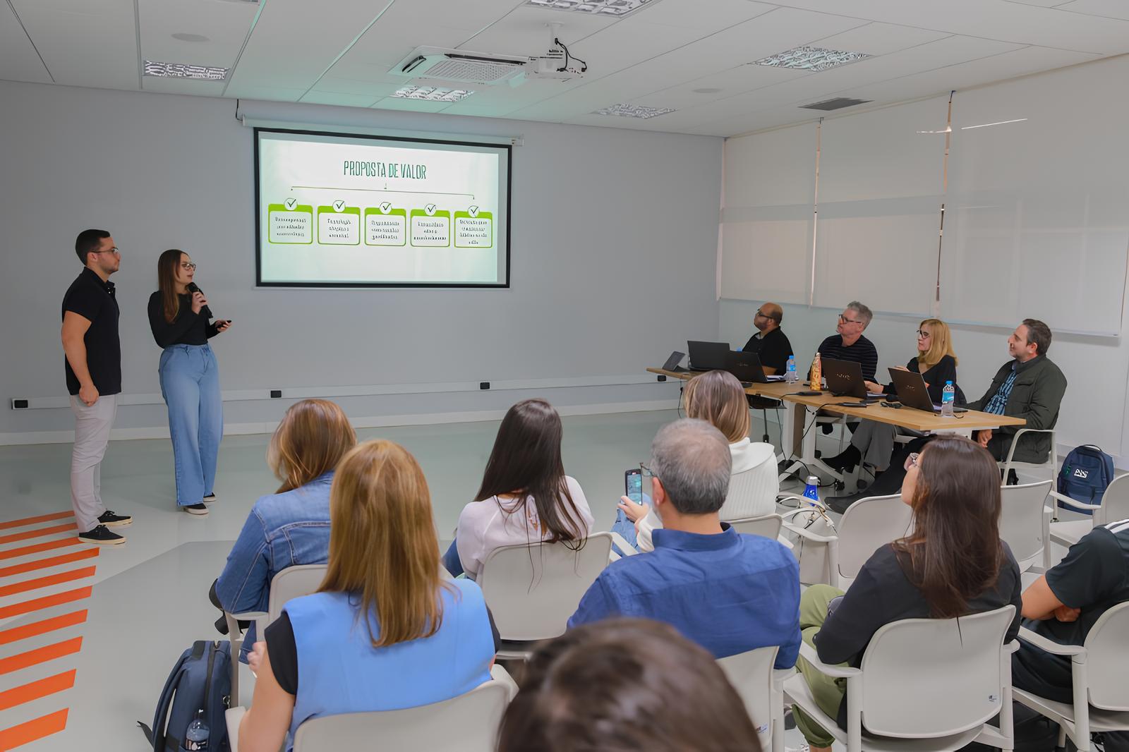 Como a PUC-Campinas Está Moldando o Futuro dos Negócios com Práticas Empreendedoras Inovadoras 1 Como a PUC Campinas Est Moldando o Futuro dos Neg cios com Pr ticas Empreendedoras Inovadoras