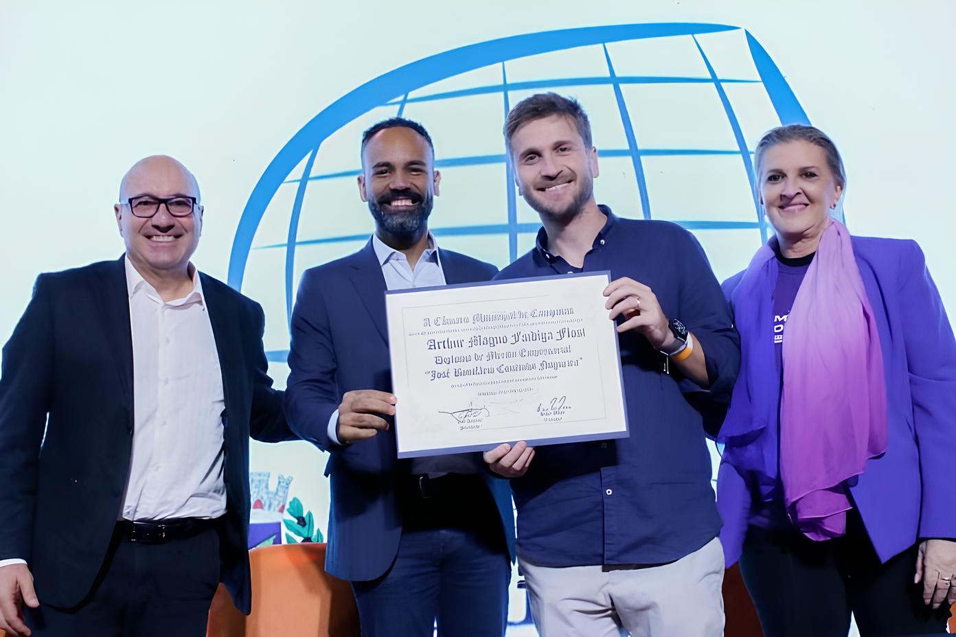 De Campinas ao Mundo: Como Arthur Flosi Transformou um Sonho em uma Lenda do Gin Premium 1 De Campinas ao Mundo Como Arthur Flosi Transformou um Sonho em uma Lenda do Gin Premium