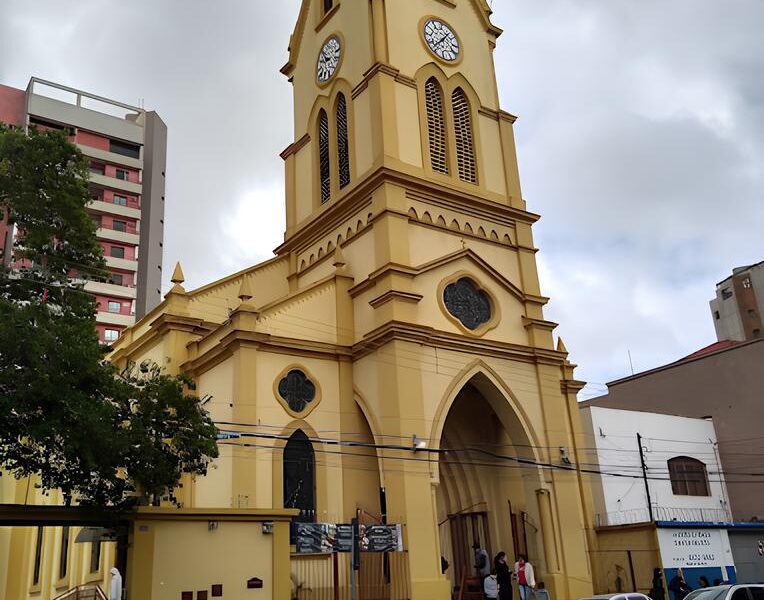 Quando a F Encontra o Caos O Caso do Spray de Pimenta em Plena Missa que Deixou uma Crian a Ferida
