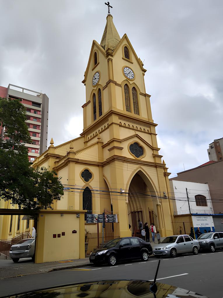 Quando a Fé Encontra o Caos: O Caso do Spray de Pimenta em Plena Missa que Deixou uma Criança Ferida 1