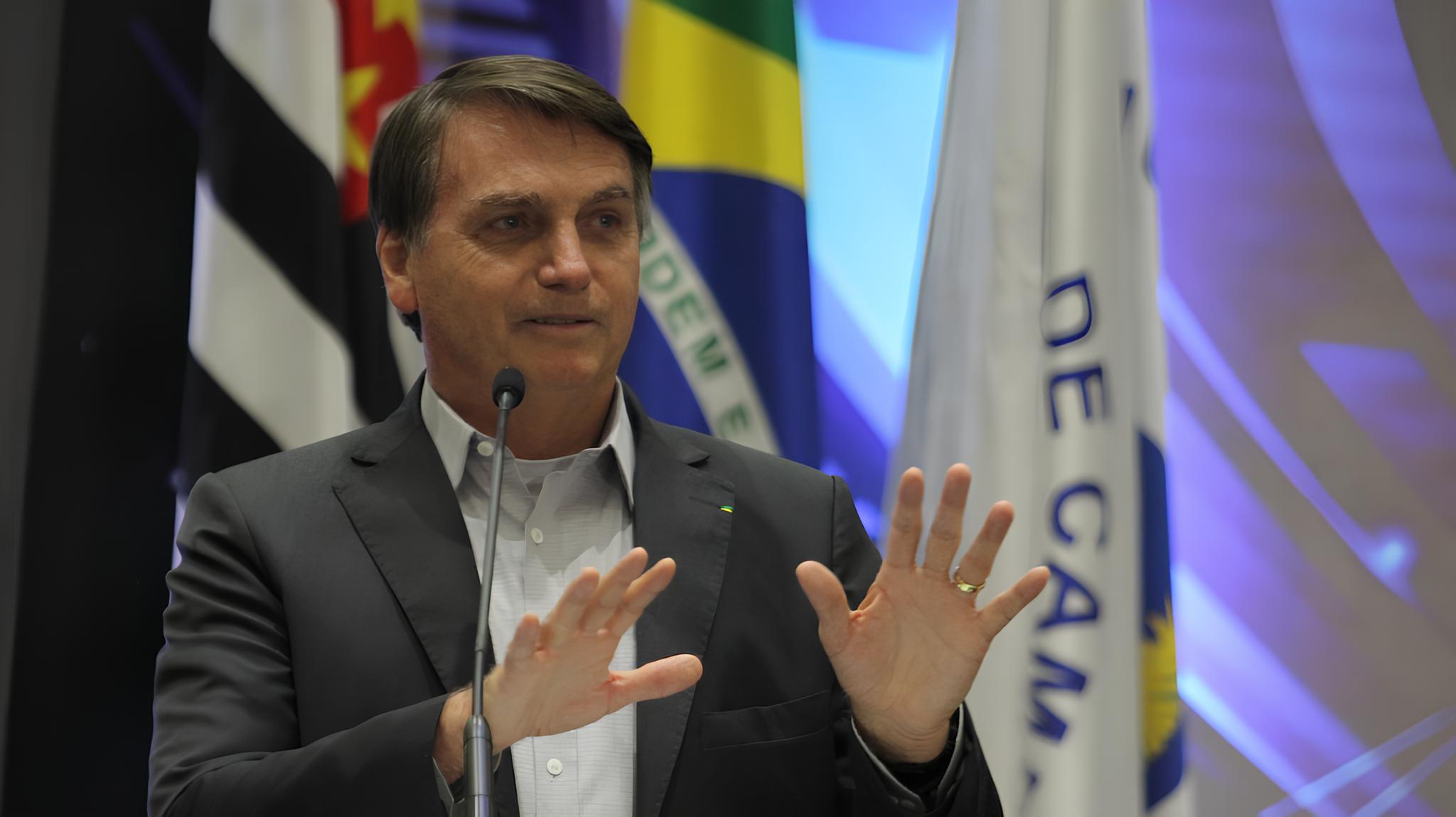 A Queda de um Ícone: Jair Bolsonaro e o Impacto das Medidas do STF no Brasil e no Mundo 1 A Queda de um cone Jair Bolsonaro e o Impacto das Medidas do STF no Brasil e no Mundo
