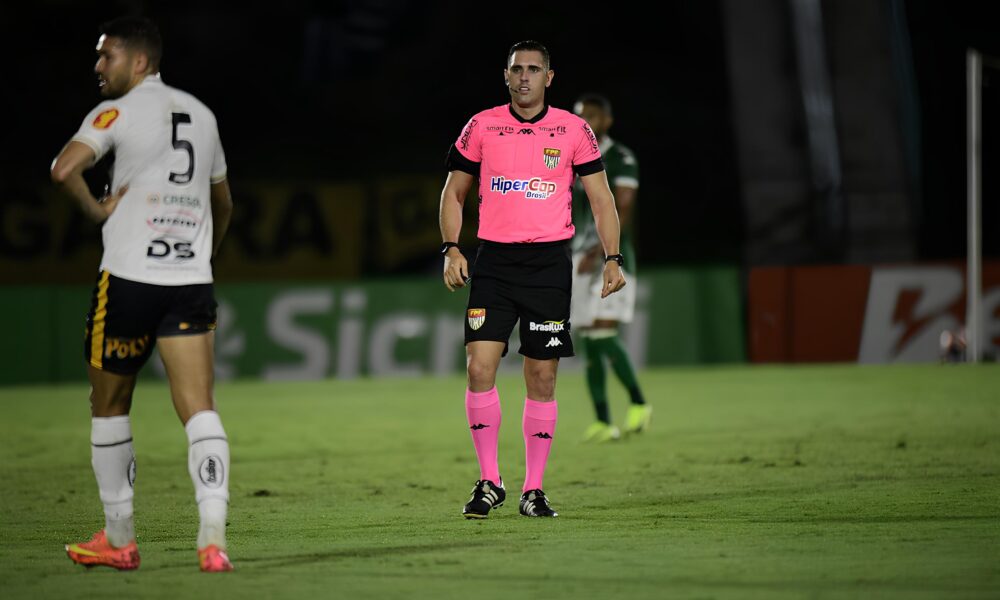 O D rbi 210 Est Pronto para Entrar em Campo Quem Jo o Vitor Gobi o rbitro que Comandar o Cl ssico