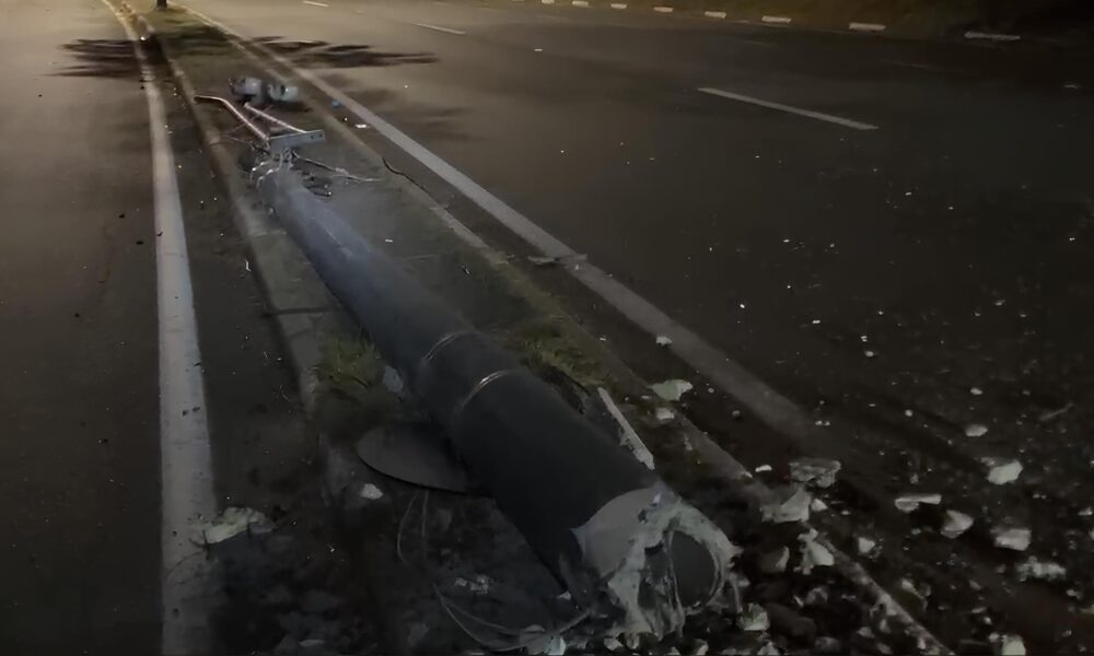 O Impacto de Um Segundo Quando Dois Carros Esportivos Transformaram Uma Noite Tranquila em Caos na Rodovia Francisco Von Zuben
