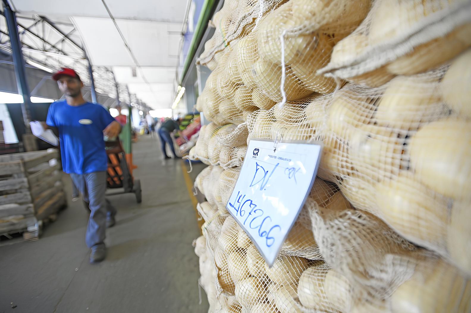 O Mercado de Alimentos em Transformação: Por Que os Ovos Estão Mais Baratos Enquanto Frutas e Legumes Disparam? 1 O Mercado de Alimentos em Transforma o Por Que os Ovos Est o Mais Baratos Enquanto Frutas e Legumes Disparam