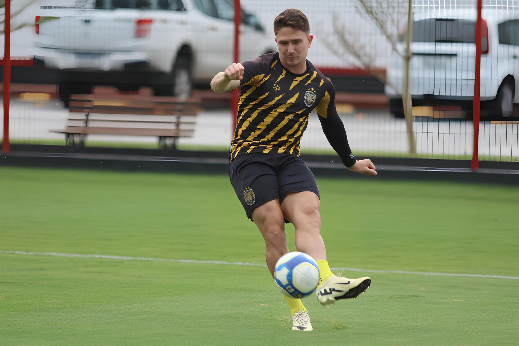Renan Castro: O Novo Lateral-Esquedo do Guarani Que Pode Redefinir o Futuro do Bugre 1 Renan Castro O Novo Lateral Esquedo do Guarani Que Pode Redefinir o Futuro do Bugre