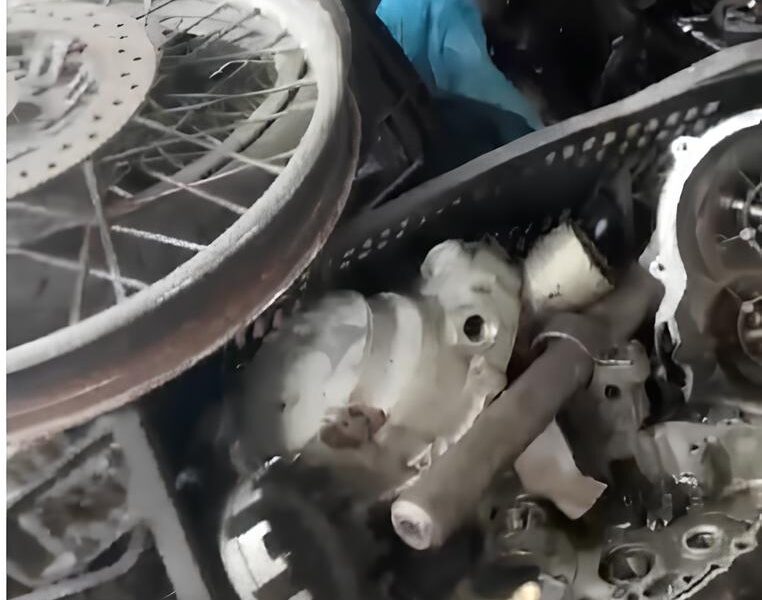 Um Dep sito de Sombras Como uma Oficina Comum Encobria um Esquema Milion rio de Motocicletas Roubadas