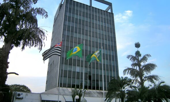 A Greve dos Professores em Santa B rbara d Oeste Justi a Decide Multas Amea am e a Educa o Est no Centro do Conflito