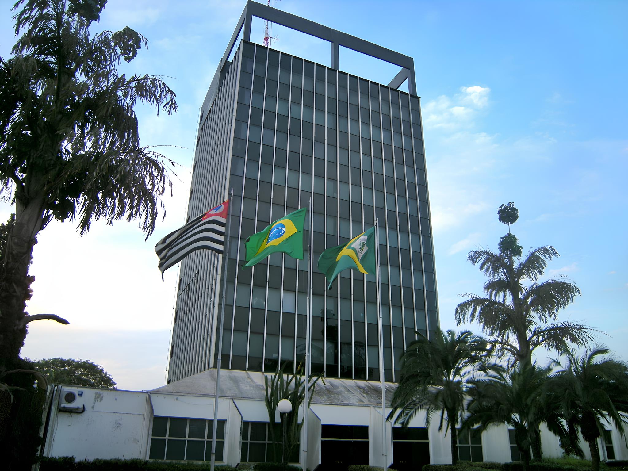 A Greve dos Professores em Santa B rbara d Oeste Justi a Decide Multas Amea am e a Educa o Est no Centro do Conflito