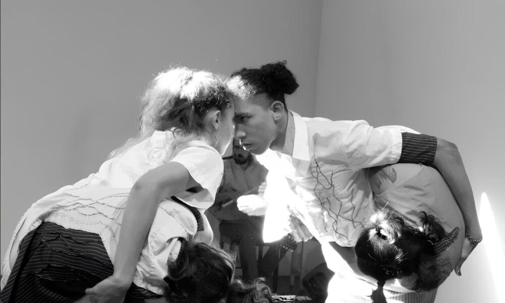 Cria o e Criatura Anim lia O Espet culo que Desperta o Bicho Interior no Teatro Barrac o