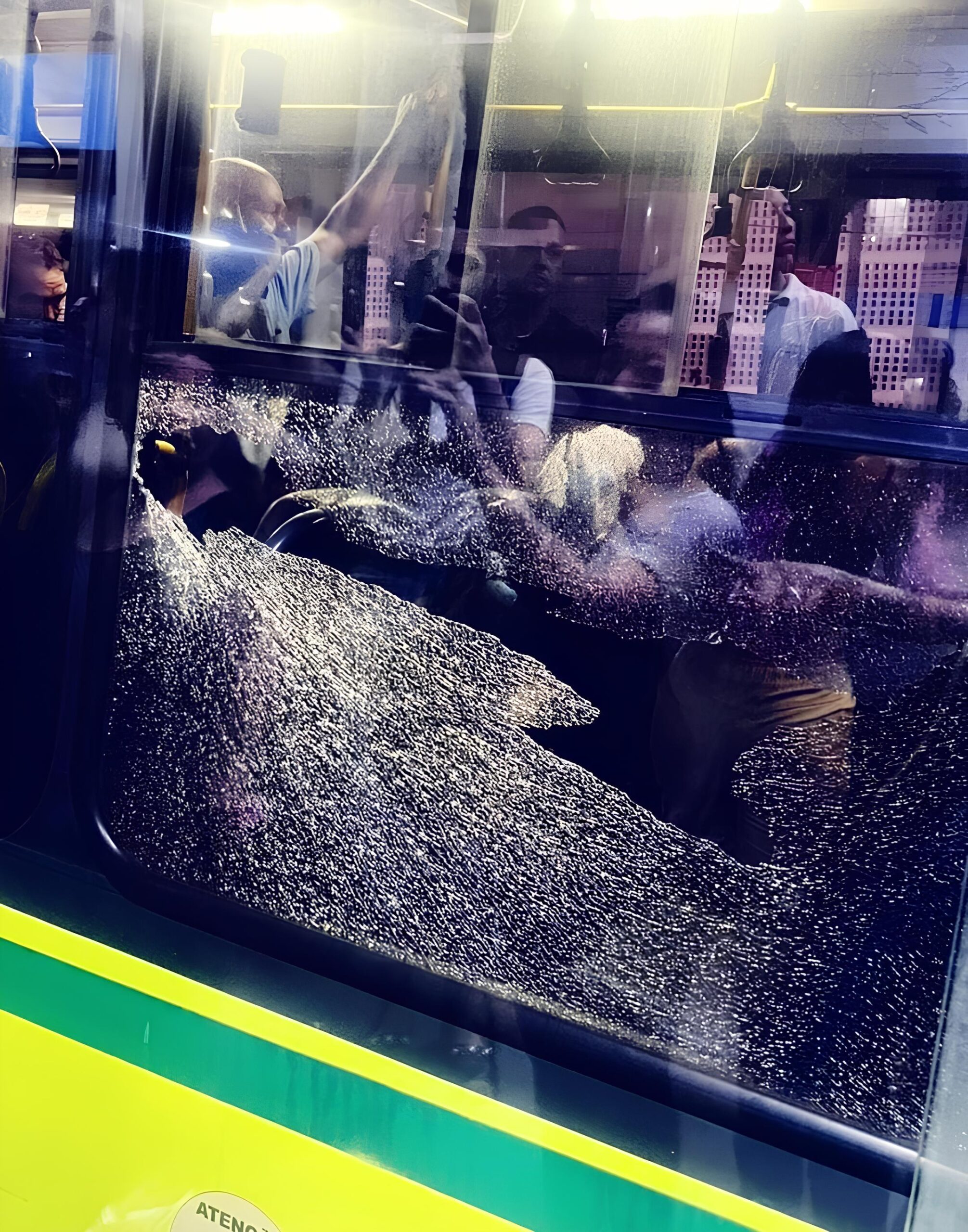 O Ataque Inesperado: Adolescência à Deriva e o Caos no Transporte Coletivo de Campinas 1 O Ataque Inesperado Adolesc ncia Deriva e o Caos no Transporte Coletivo de Campinas scaled