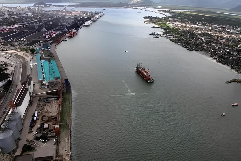 Por que o Futuro do Porto de Santos Está em Risco – E o Que Isso Significa Para Nossa Economia? 1 Por que o Futuro do Porto de Santos Est em Risco E o Que Isso Significa Para Nossa Economia