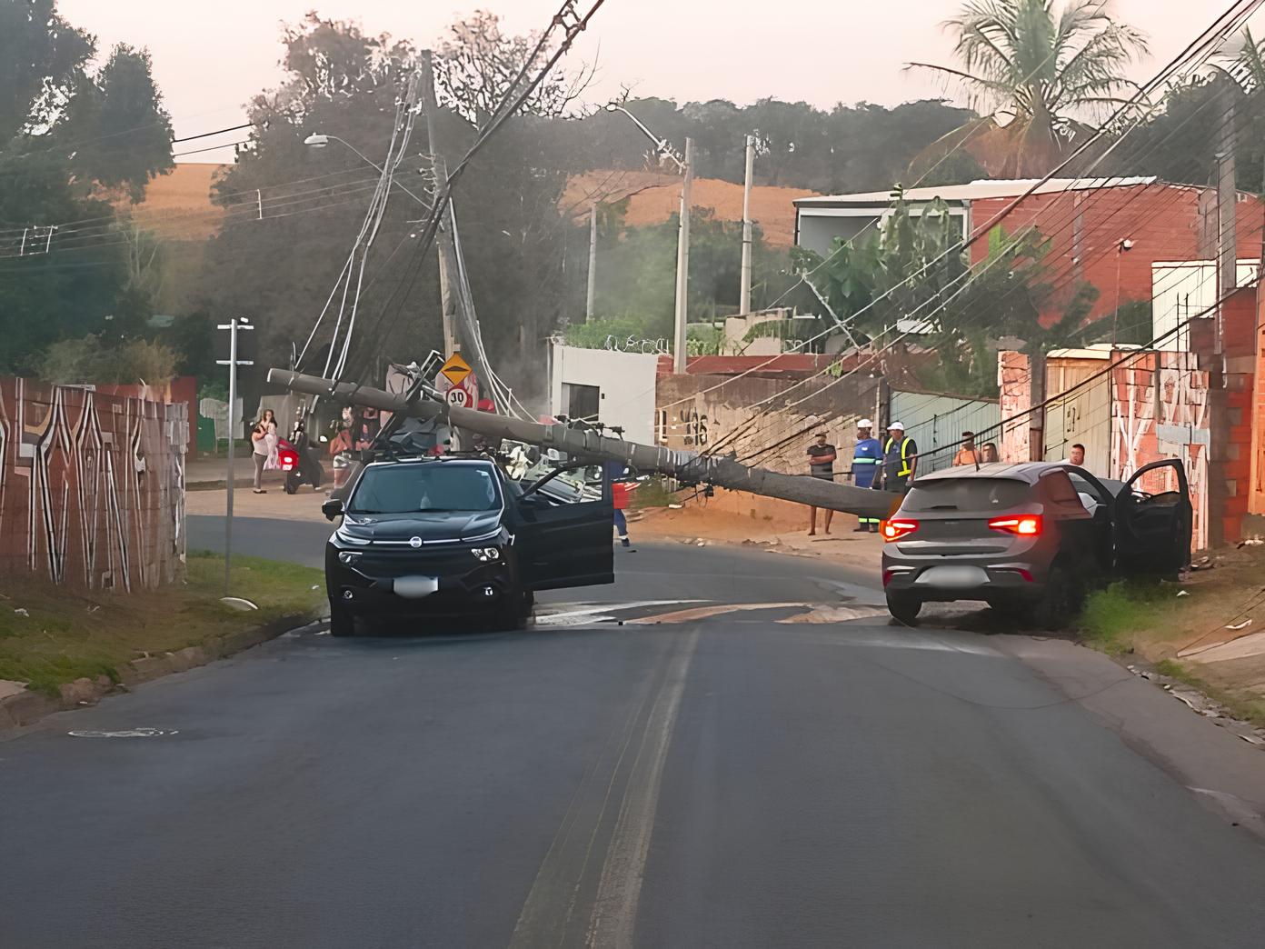 Poste Cai em Cruzamento de Campinas Ap s Acidente O Que Aconteceu e Por Que Isso Importa