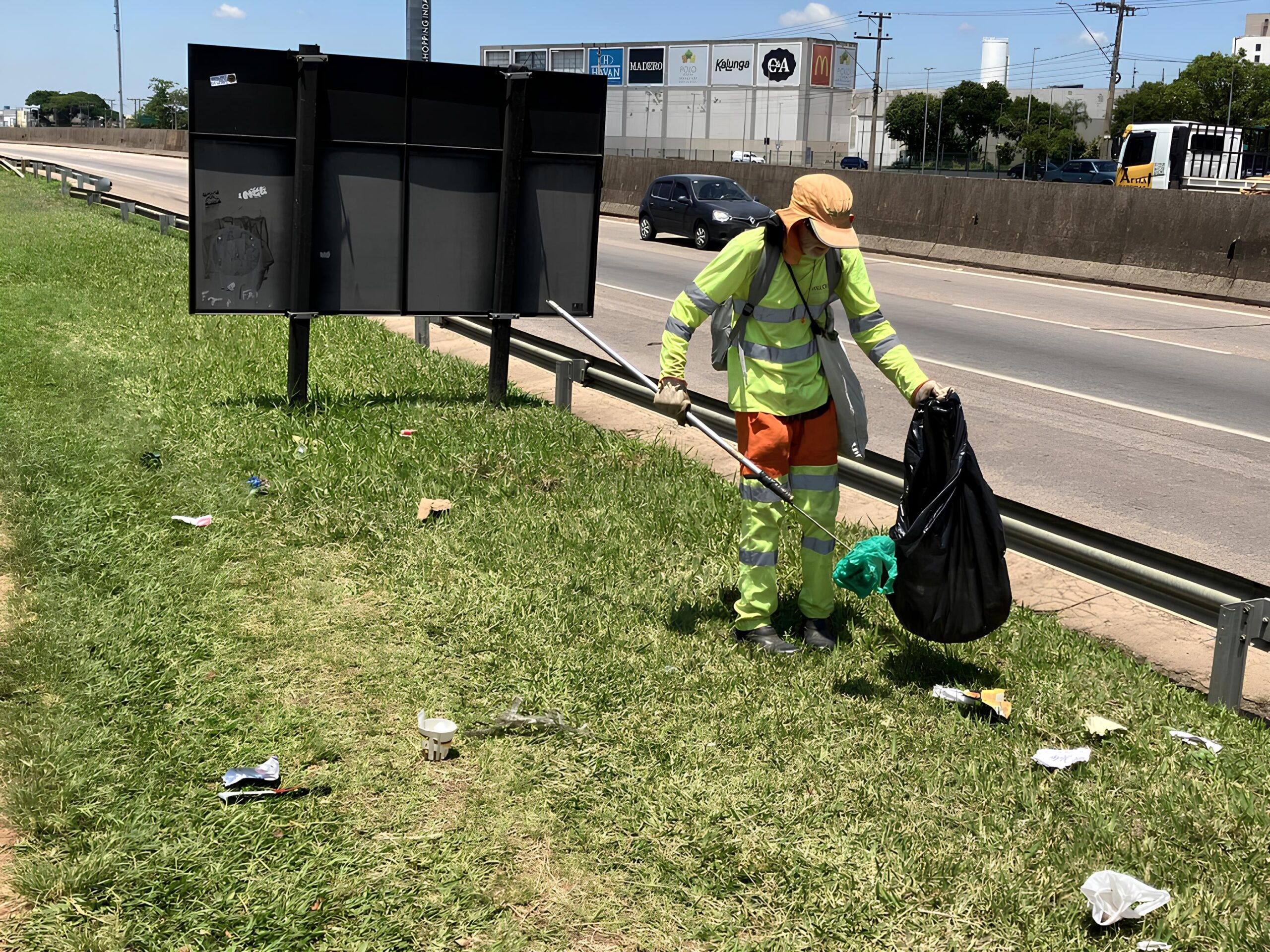 Quase 300 Toneladas de Lixo Retiradas das Rodovias: O Que Isso Revela Sobre Nossa Cultura de Descarte? 1 Quase 300 Toneladas de Lixo Retiradas das Rodovias O Que Isso Revela Sobre Nossa Cultura de Descarte scaled
