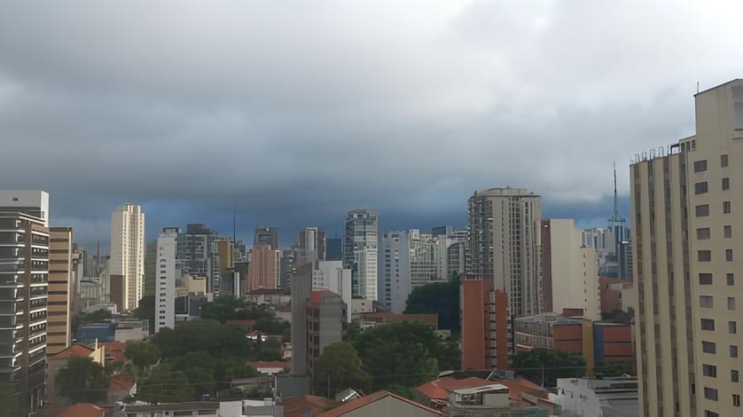 S o Paulo Sob Ataque do Clima Chuva Intensa Granizo e Temperaturas Glaciais Transformam o Estado em um Campo de Batalha Natural