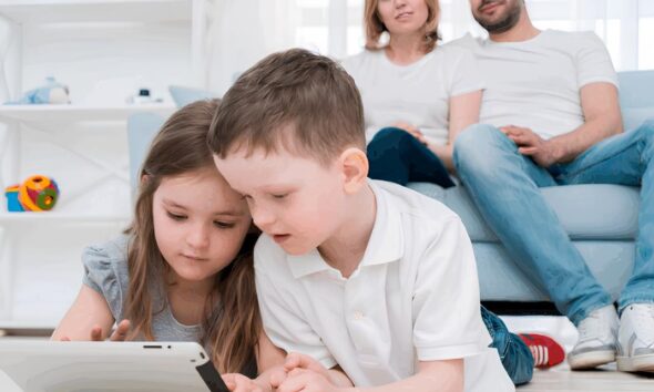 7 de Setembro de 2025 A Era dos Limites Digitais Como Pais Podem Redefinir o Futuro dos Filhos no Mundo Online
