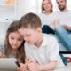 7 de Setembro de 2025 A Era dos Limites Digitais Como Pais Podem Redefinir o Futuro dos Filhos no Mundo Online