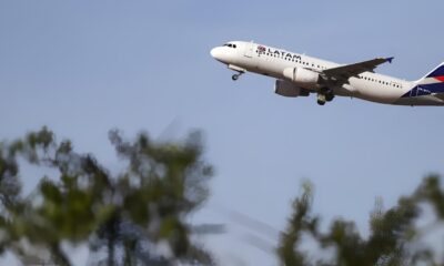 Aeroporto de Salvador Muda as Regras do Jogo Quem Exagerar no Beijo Voe Pode Levar Multa Salgada